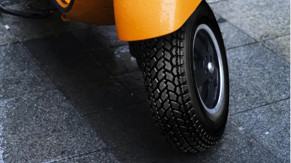 Michelin ACS en scooter retro