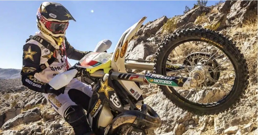 moto de enduro con ruedas Dunlop