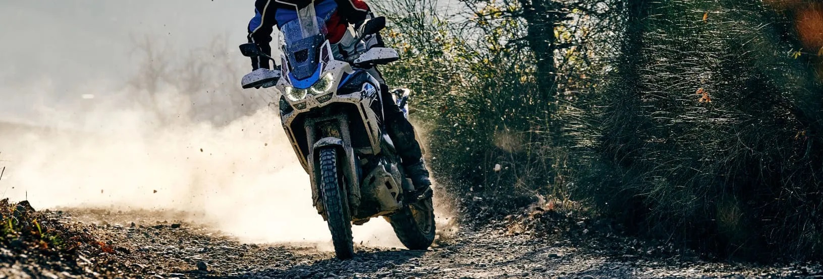 Moto trail con neumáticos Metzeler